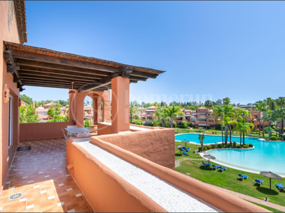 Penthouse Alhambra del Golf – Contemporary Elegance in Guadalmina Baja