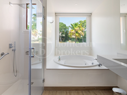 Penthouse Alhambra del Golf – Contemporary Elegance in Guadalmina Baja