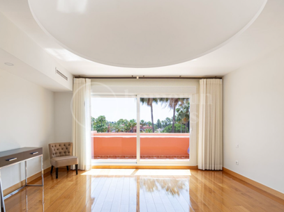 Penthouse Alhambra del Golf – Contemporary Elegance in Guadalmina Baja