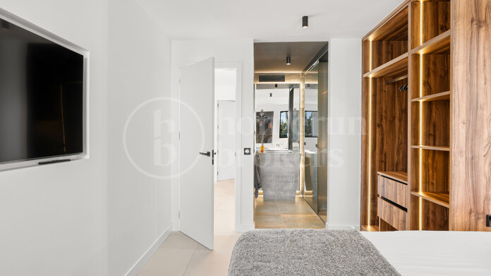 Penthouse La Diva – Modern Penthouse with Rooftop Terrace and Sea Views in Nueva Andalucía