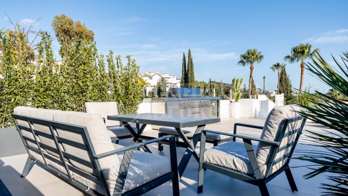 Penthouse La Diva – Modern Penthouse with Rooftop Terrace and Sea Views in Nueva Andalucía