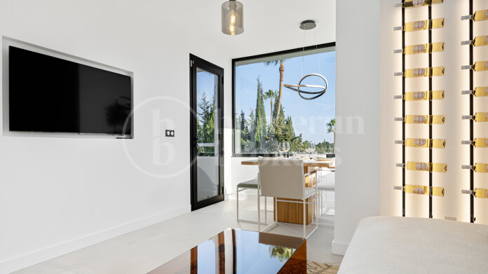Penthouse La Diva – Modern Penthouse with Rooftop Terrace and Sea Views in Nueva Andalucía