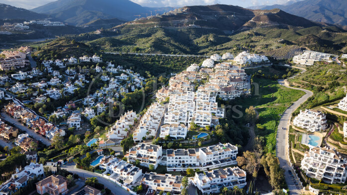 Penthouse La Diva – Modern Penthouse with Rooftop Terrace and Sea Views in Nueva Andalucía
