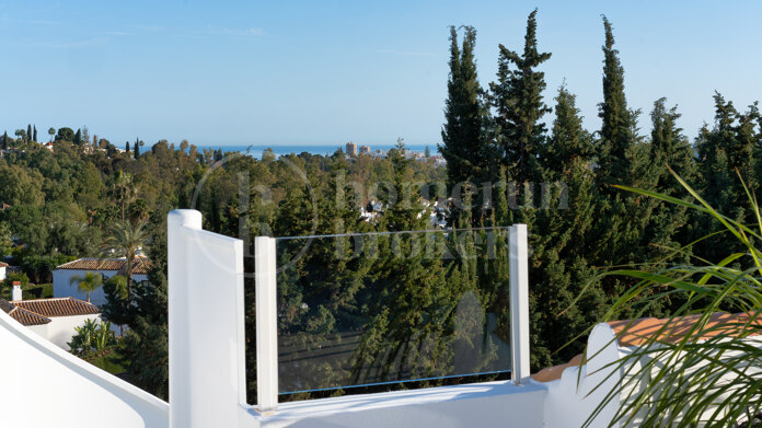 Penthouse La Diva – Modern Penthouse with Rooftop Terrace and Sea Views in Nueva Andalucía
