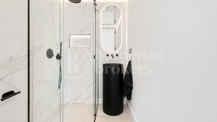 Penthouse La Diva – Modern Penthouse with Rooftop Terrace and Sea Views in Nueva Andalucía