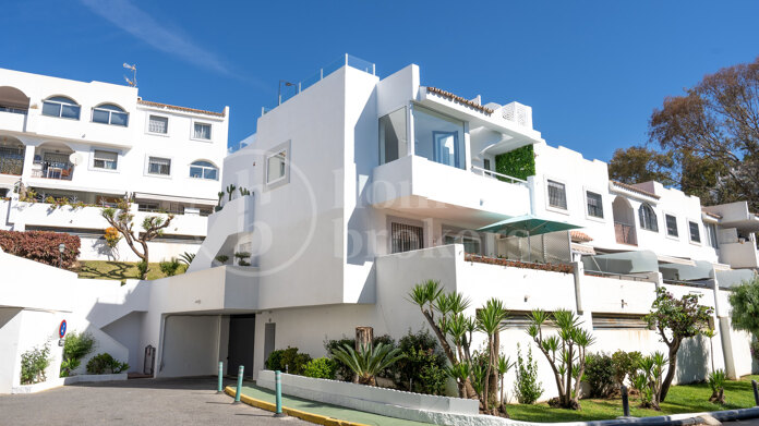 Penthouse La Diva – Modern Penthouse with Rooftop Terrace and Sea Views in Nueva Andalucía