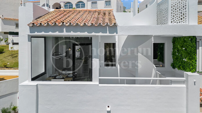 Penthouse La Diva – Modern Penthouse with Rooftop Terrace and Sea Views in Nueva Andalucía