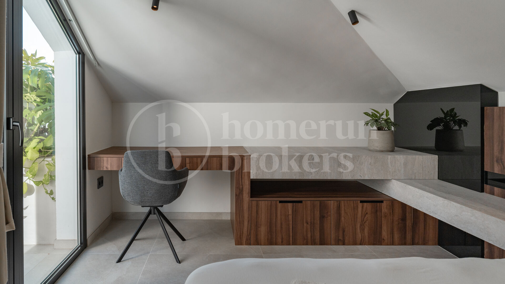 Lyxigt Dubblelvånings Penthouse med 3 Sovrum och Havs- och Bergsutsikt i Nueva Andalucía