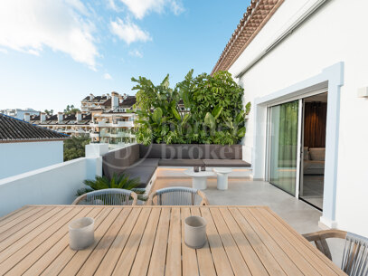 Penthouse Las Lolas - Luxury Penthouse with Sea and Mountain Views in Nueva Andalucia