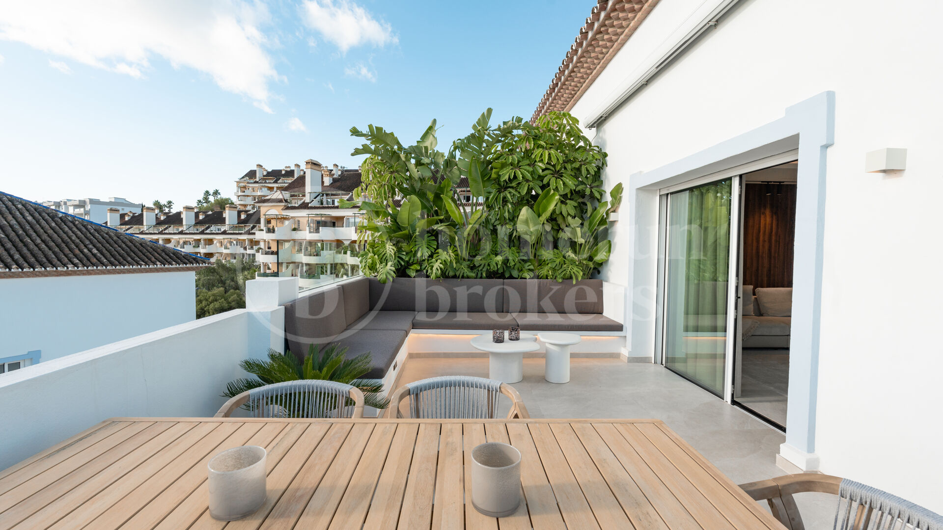 Lyxigt Dubblelvånings Penthouse med 3 Sovrum och Havs- och Bergsutsikt i Nueva Andalucía