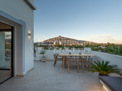Penthouse Las Lolas - Luxury Penthouse with Sea and Mountain Views in Nueva Andalucia