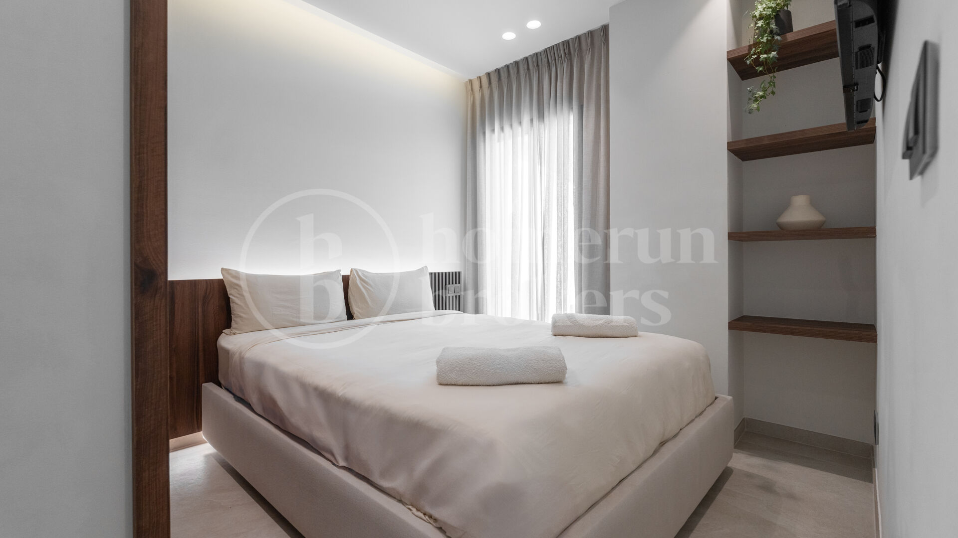 Lyxigt Dubblelvånings Penthouse med 3 Sovrum och Havs- och Bergsutsikt i Nueva Andalucía
