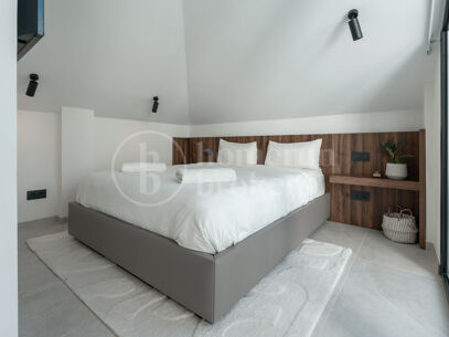Lyxigt Dubblelvånings Penthouse med 3 Sovrum och Havs- och Bergsutsikt i Nueva Andalucía