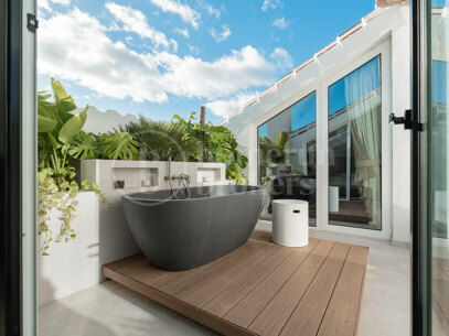 Penthouse Las Lolas - Luxury Penthouse with Sea and Mountain Views in Nueva Andalucia
