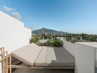 Penthouse Las Lolas - Luxury Penthouse with Sea and Mountain Views in Nueva Andalucia