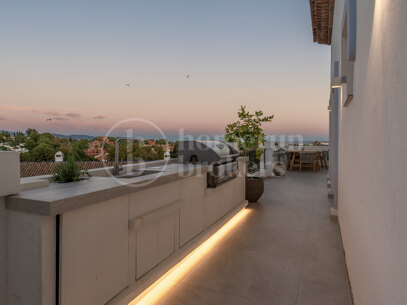 Penthouse Las Lolas - Luxury Penthouse with Sea and Mountain Views in Nueva Andalucia