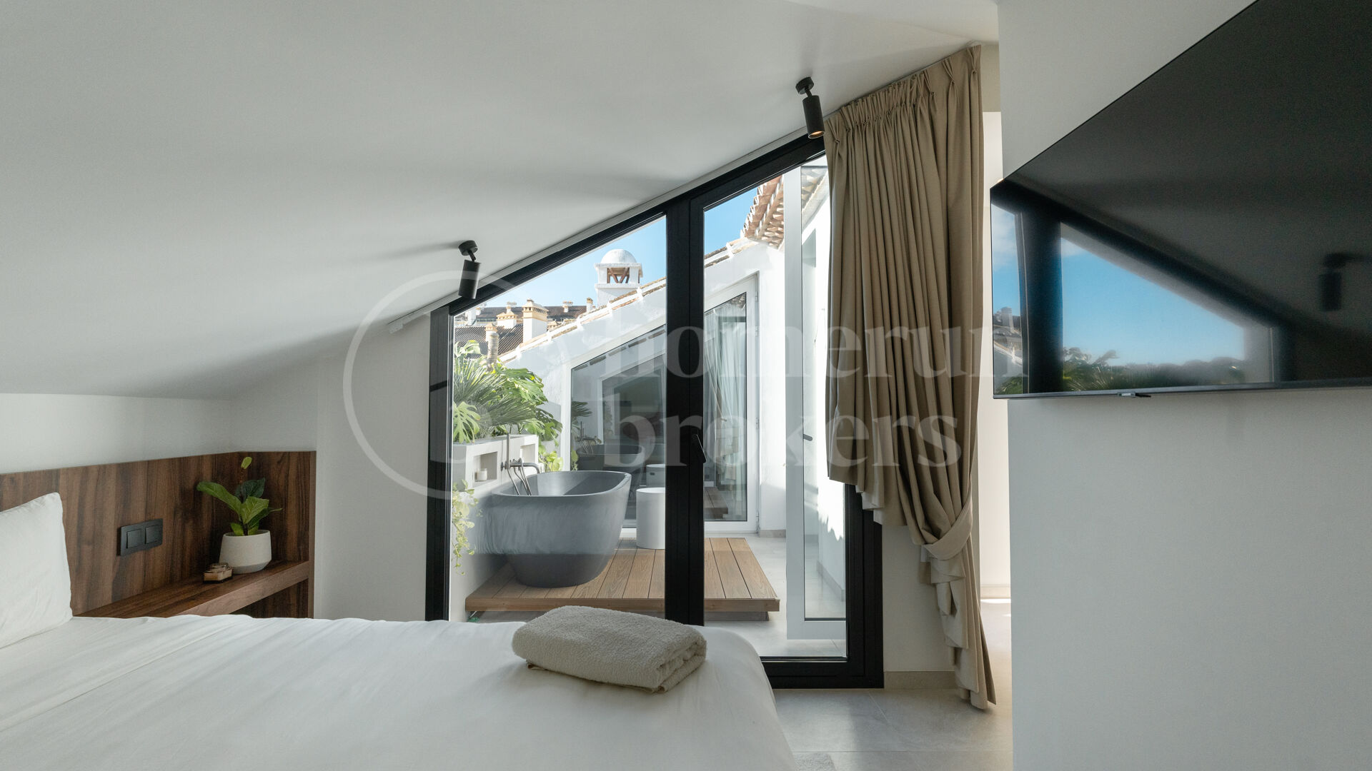 Lyxigt Dubblelvånings Penthouse med 3 Sovrum och Havs- och Bergsutsikt i Nueva Andalucía