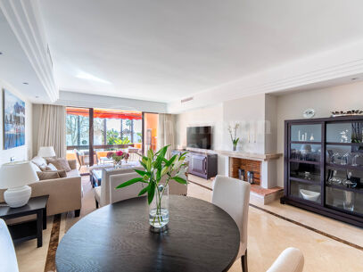 Apartment Vasari - Renovated Apartment in La Alzambra, Nueva Andalucía