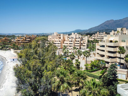 Takvåning La Sirena - Renoverad duplex vid stranden i Bahía de la Plata Estepona