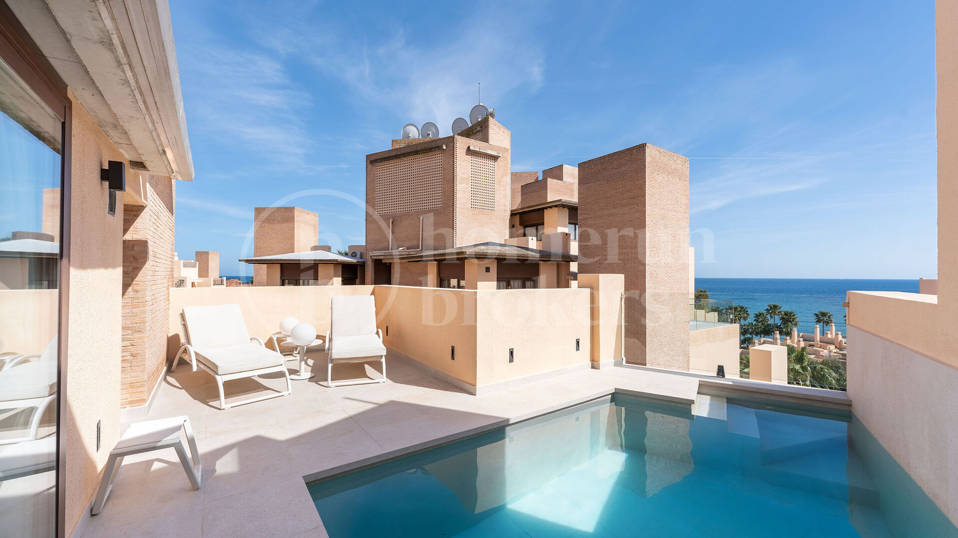 Penthouse La Sirena - Renovated Beachfront duplex in Bahía de la Plata Estepona
