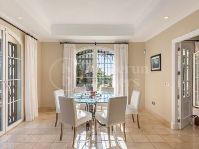 Villa Vega – Elegant Andalusisk Villa med Havsutsikt i Vega del Colorado