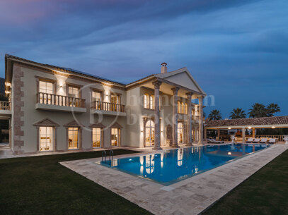 Villa Sinfonía - Lyxig neoklassisk egendom med panoramautsikt över havet i Sierra Blanca