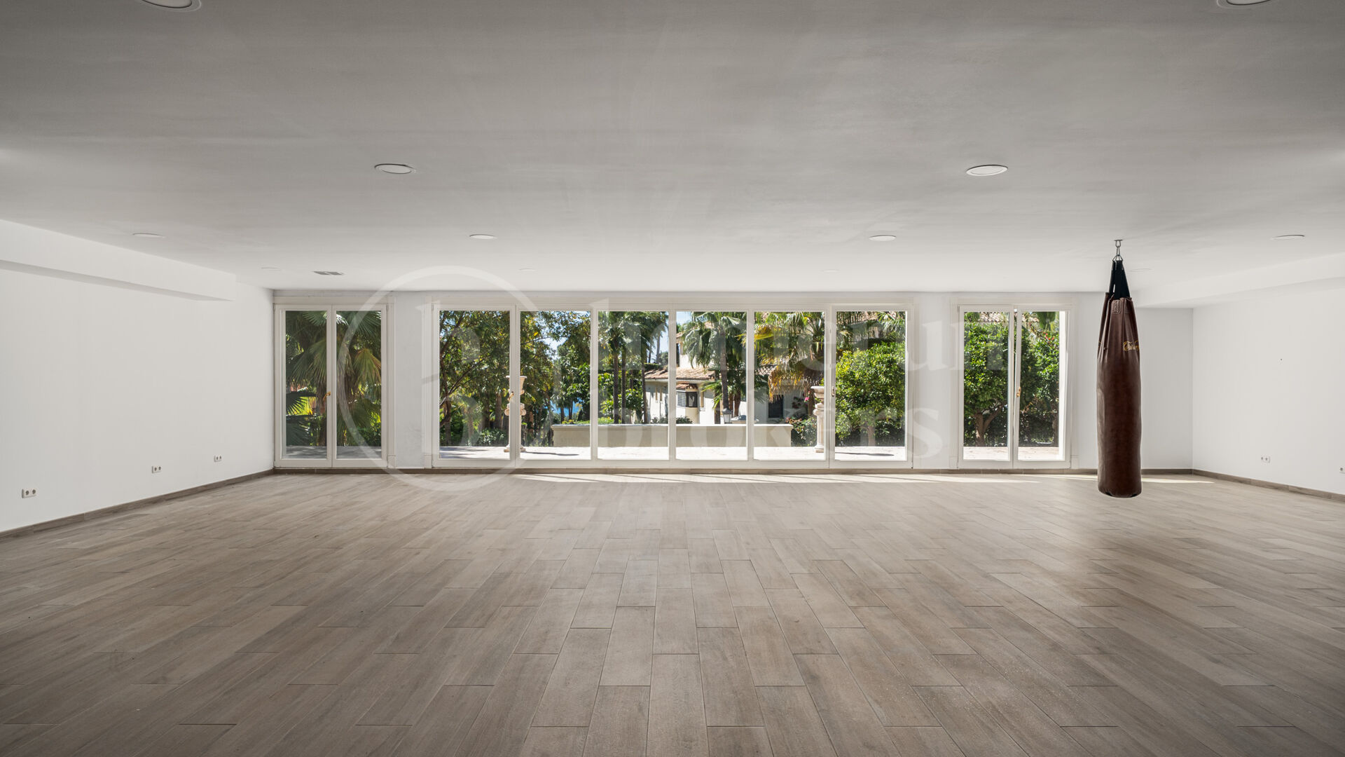 Villa Sinfonía - Lyxig neoklassisk egendom med panoramautsikt över havet i Sierra Blanca