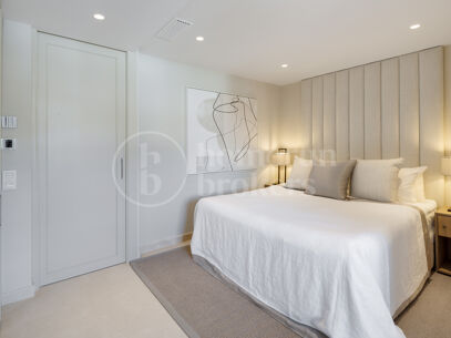 Penthouse Marismas 1 - Elegant Duplex with Sea Views in Marbella Golden Mile