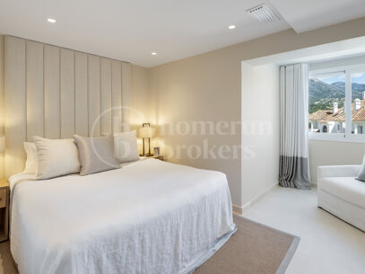 Penthouse Marismas 1 - Elegant Duplex with Sea Views in Marbella Golden Mile