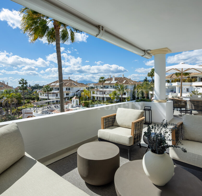 Penthouse Marismas 1 - Elegant Duplex with Sea Views in Marbella Golden Mile