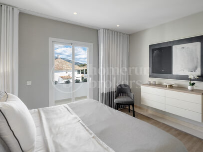 Penthouse Marismas 1 - Elegant Duplex with Sea Views in Marbella Golden Mile