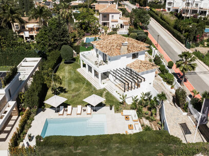 Villa Vera - Five Bedroom Villa with Golf Views in Nueva Andalucía