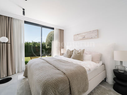 Villa Vera - Five Bedroom Villa with Golf Views in Nueva Andalucía