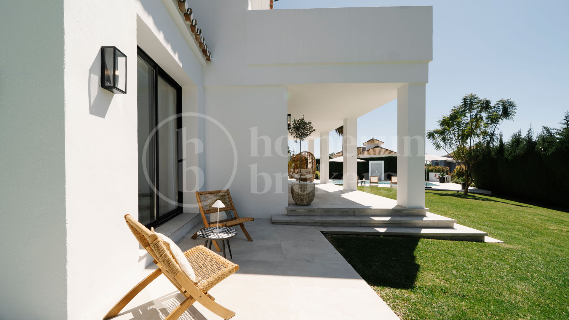 Villa Vera - Five Bedroom Villa with Golf Views in Nueva Andalucía