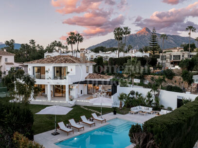 Villa Vera - Five Bedroom Villa with Golf Views in Nueva Andalucía