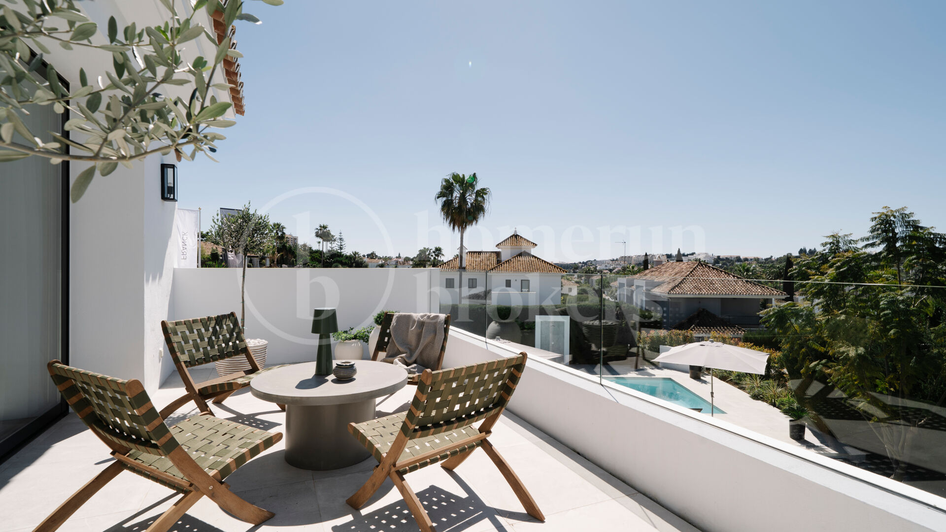Villa Vera - Five Bedroom Villa with Golf Views in Nueva Andalucía