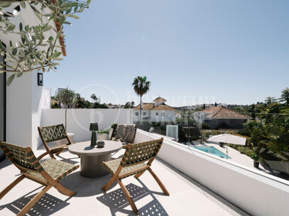 Villa Vera - Five Bedroom Villa with Golf Views in Nueva Andalucía