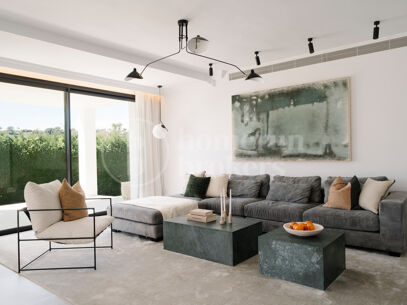 Villa Vera - Five Bedroom Villa with Golf Views in Nueva Andalucía