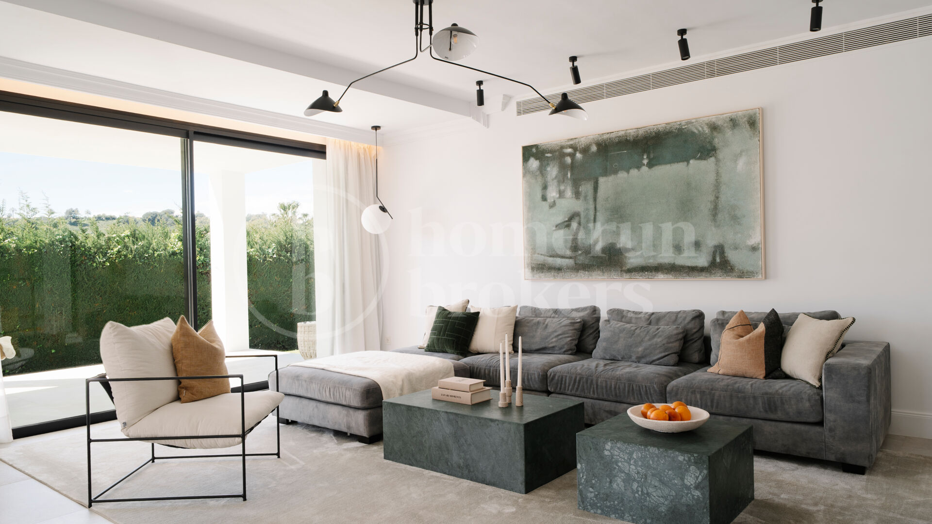 Villa Vera - Five Bedroom Villa with Golf Views in Nueva Andalucía