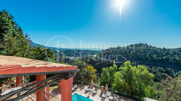 Villa La Vela - Villa with Guest House and Panoramic Views in El Madroñal, Benahavís