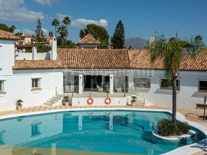 Villa Buganvilla – Sex Sovrums Villa i El Paraíso