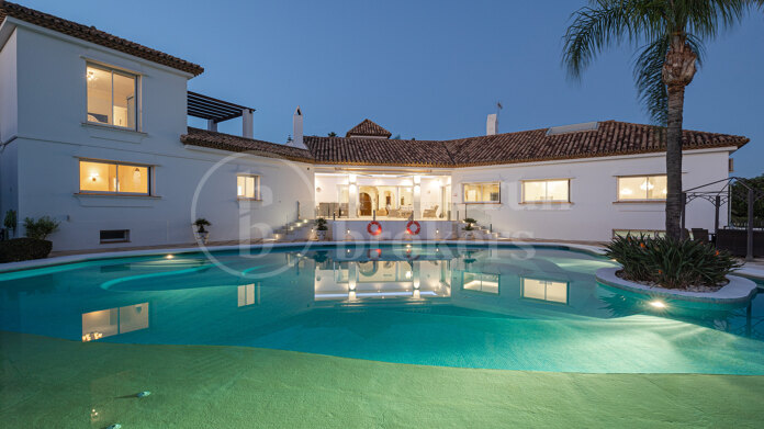 Villa Buganvilla - Six Bedroom Villa In El Paraiso