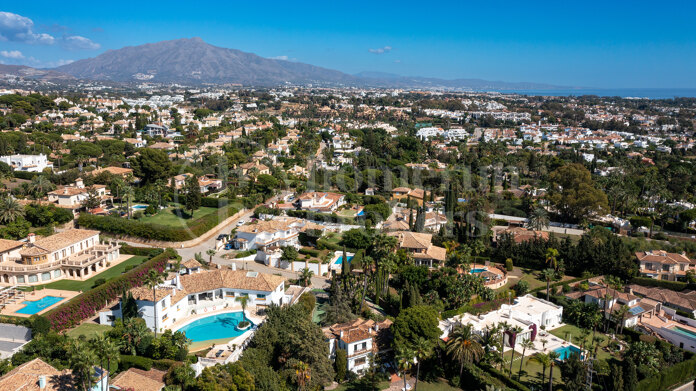 Villa Buganvilla - Six Bedroom Villa In El Paraiso