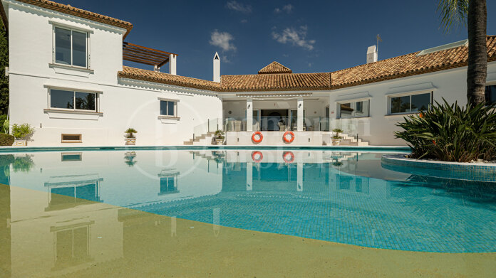 Villa Buganvilla - Six Bedroom Villa In El Paraiso