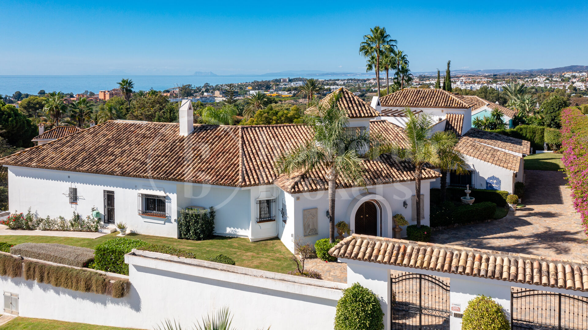 Villa Buganvilla - Six Bedroom Villa In El Paraiso