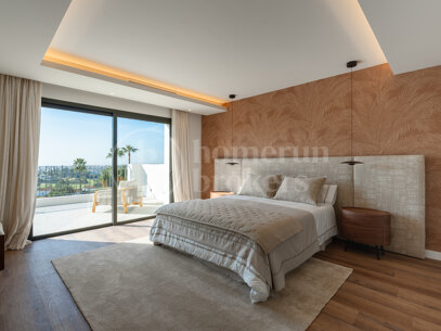 Villa Daria - with Panoramic Sea and Golf Views in Nueva Andalucía, Marbella