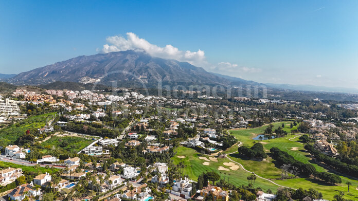 Villa Aria - with Panoramic Sea and Golf Views in Nueva Andalucía, Marbella