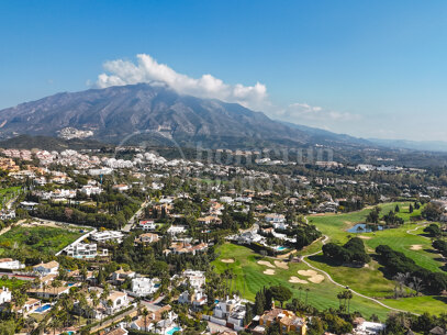 Villa Daria - with Panoramic Sea and Golf Views in Nueva Andalucía, Marbella