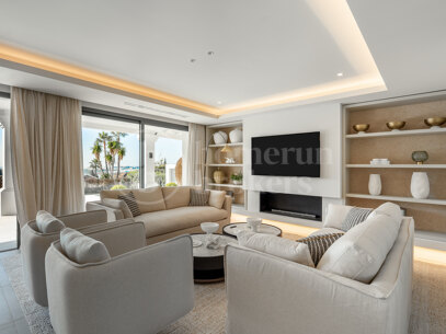 Villa Daria - with Panoramic Sea and Golf Views in Nueva Andalucía, Marbella