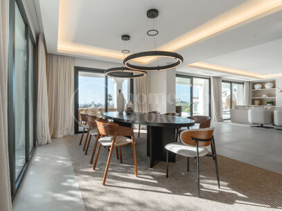 Villa Daria – Med Panoramautsikt över Hav och Golf i Nueva Andalucía, Marbella